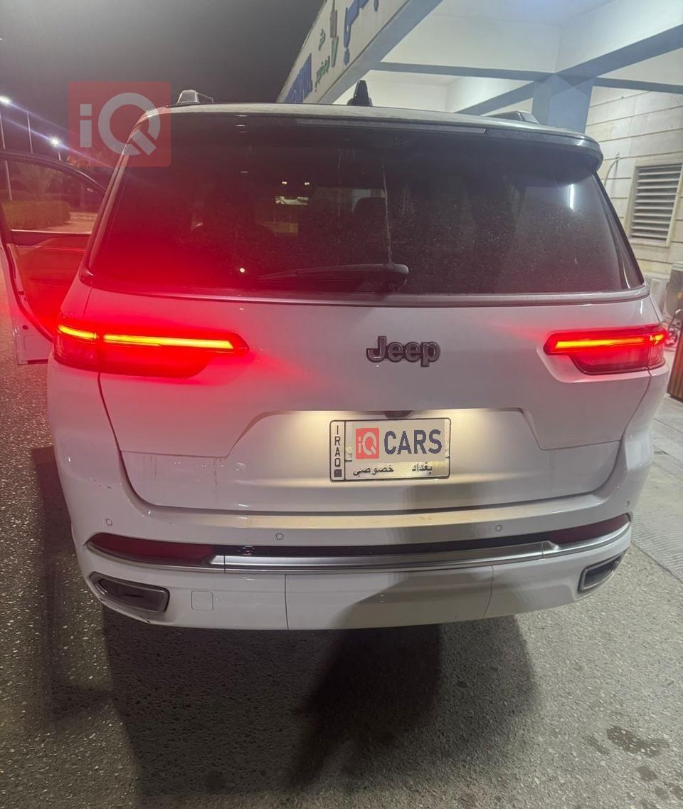 جیپ گراند شیرۆکی